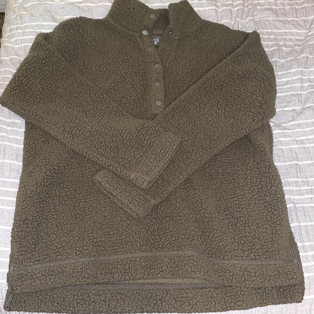 Olive Green Aerie Sherpa. Size medium
